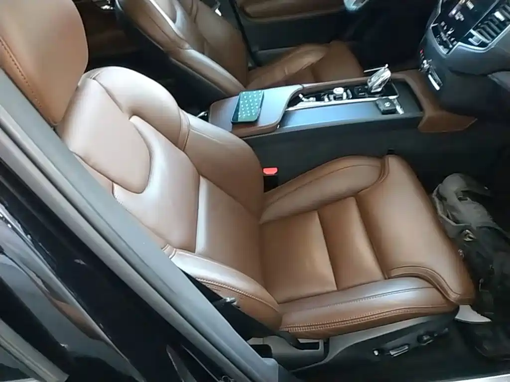 Volvo XC90 — миниатюра 25