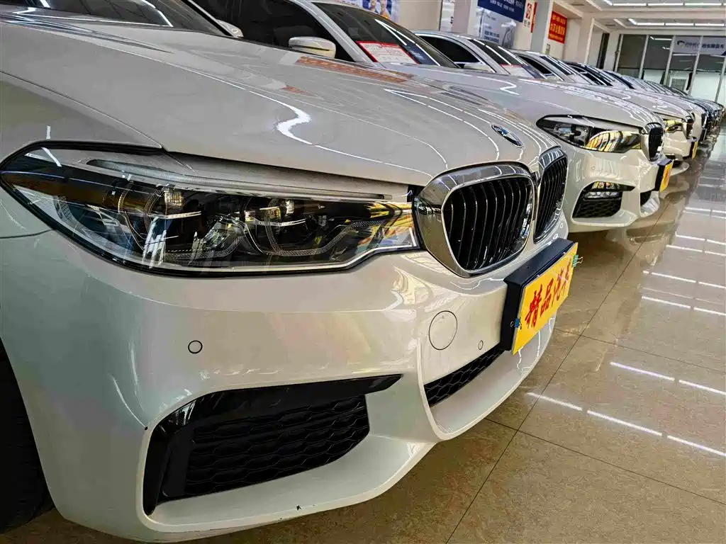 BMW 5 Series — миниатюра 10