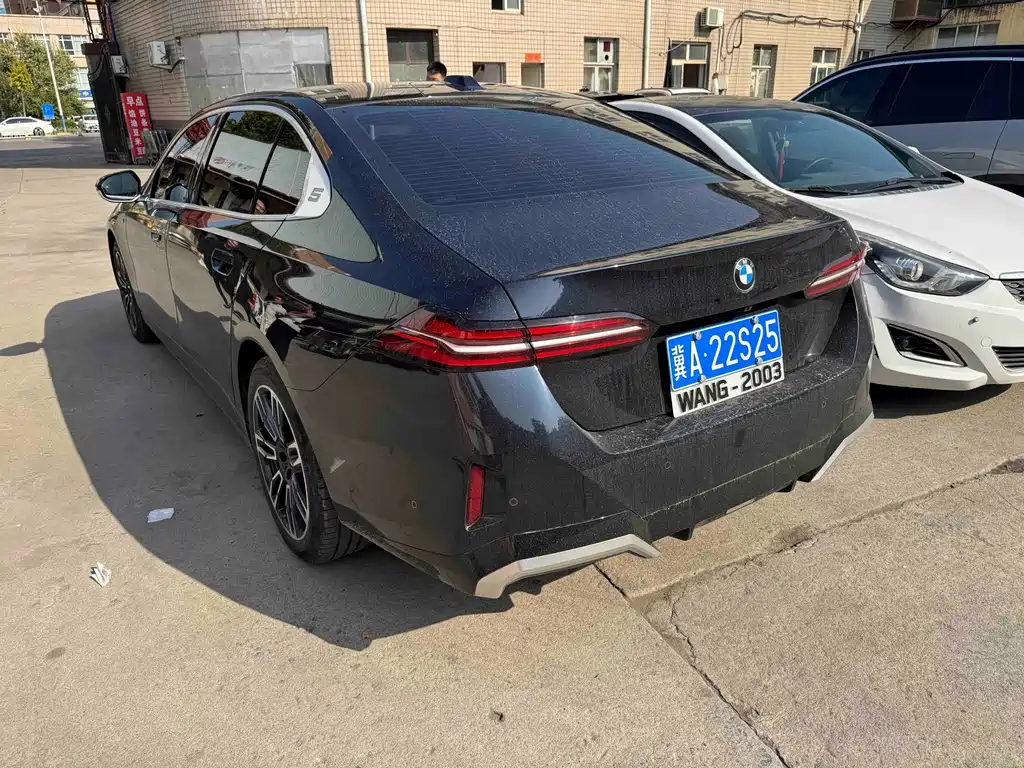 BMW 5 Series — миниатюра 7