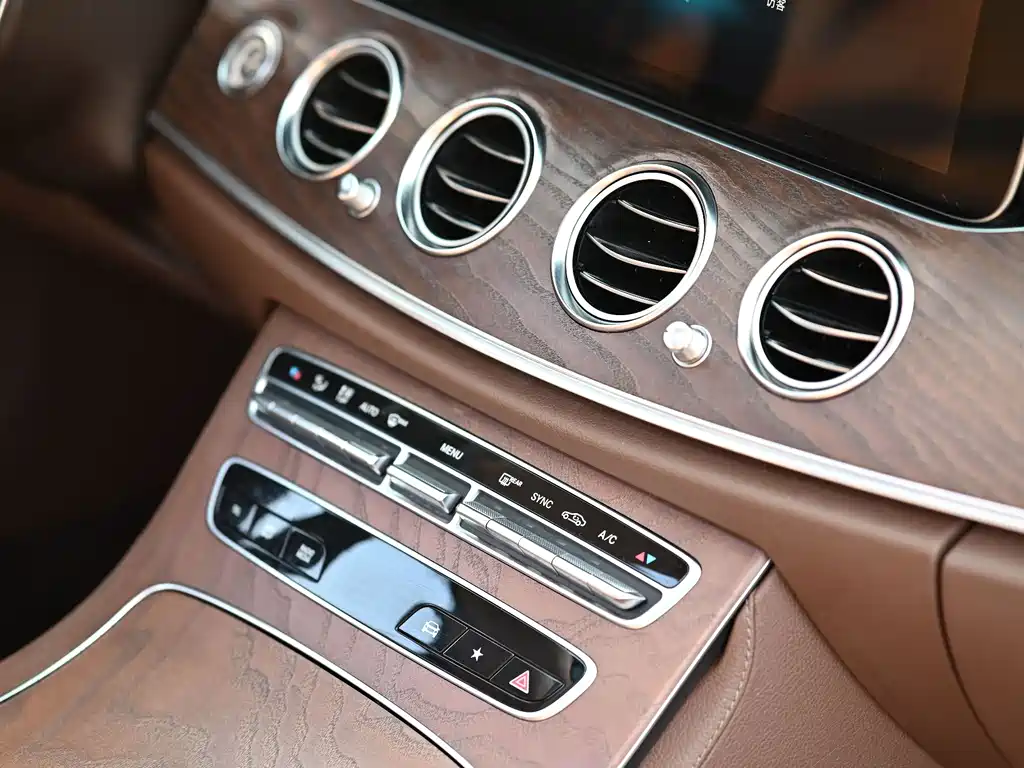 Mercedes-Benz E-Class — миниатюра 9