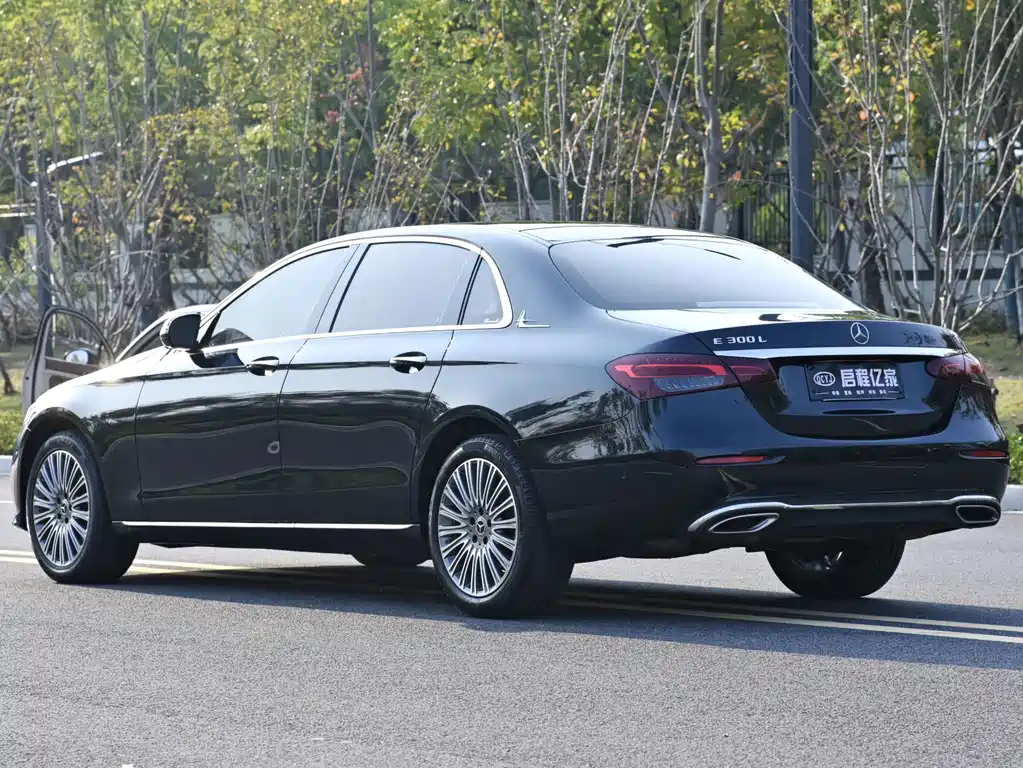 Mercedes-Benz E-Class — миниатюра 16