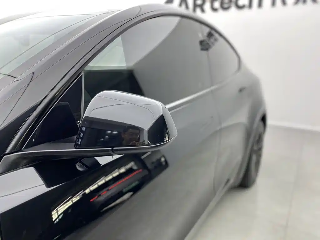 Tesla Model Y — миниатюра 9