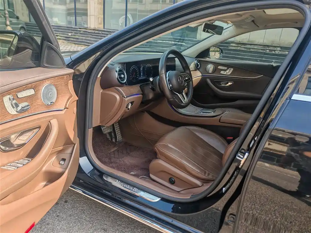Mercedes-Benz E-Class — миниатюра 10