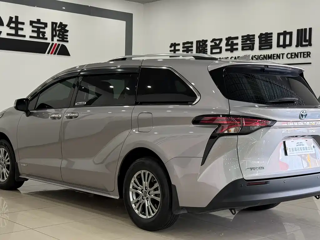 Toyota Sienna — миниатюра 6