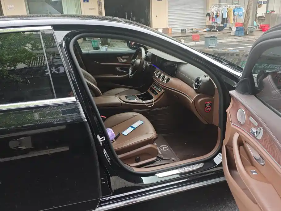 Mercedes-Benz E-Class — миниатюра 8