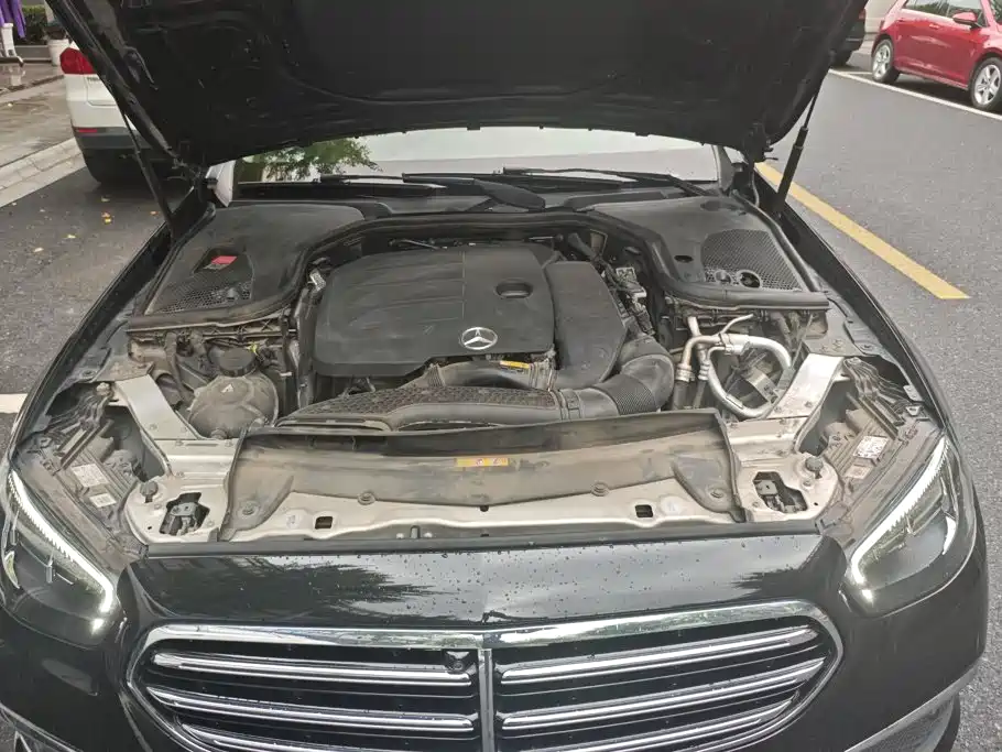Mercedes-Benz E-Class — миниатюра 10