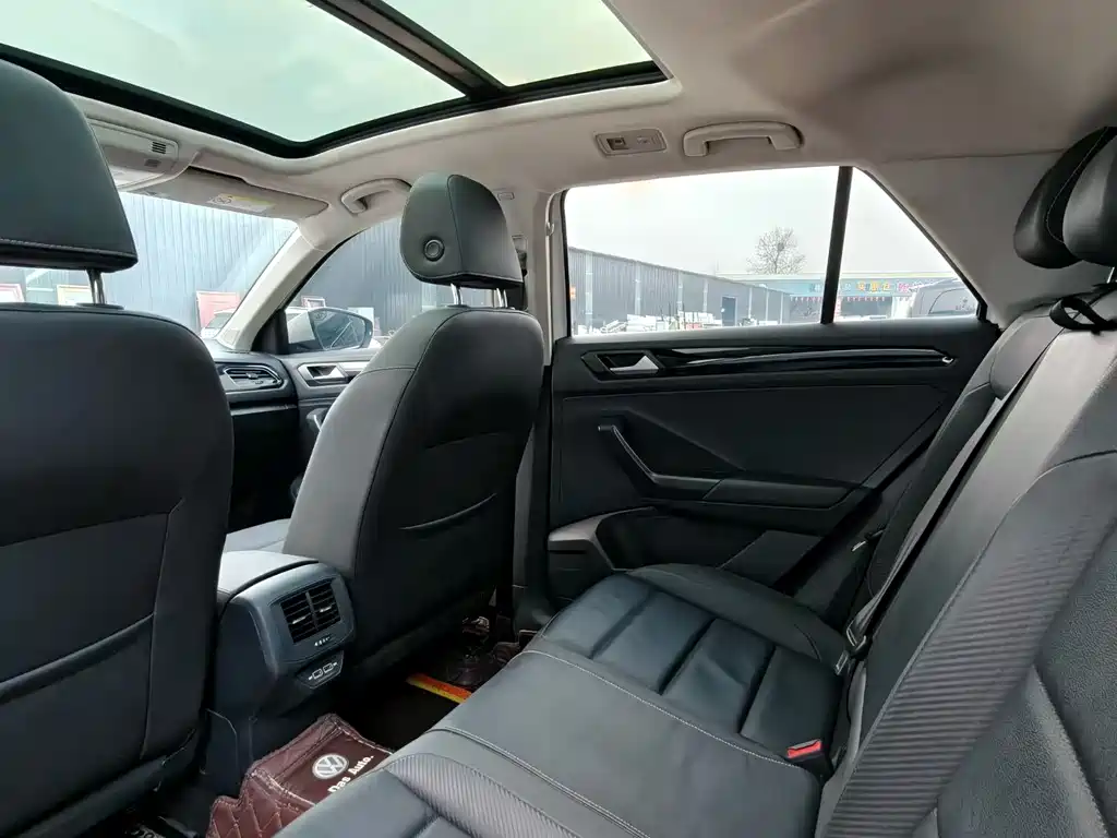 VOLKSWAGEN T ROC EXPLORING SONGS