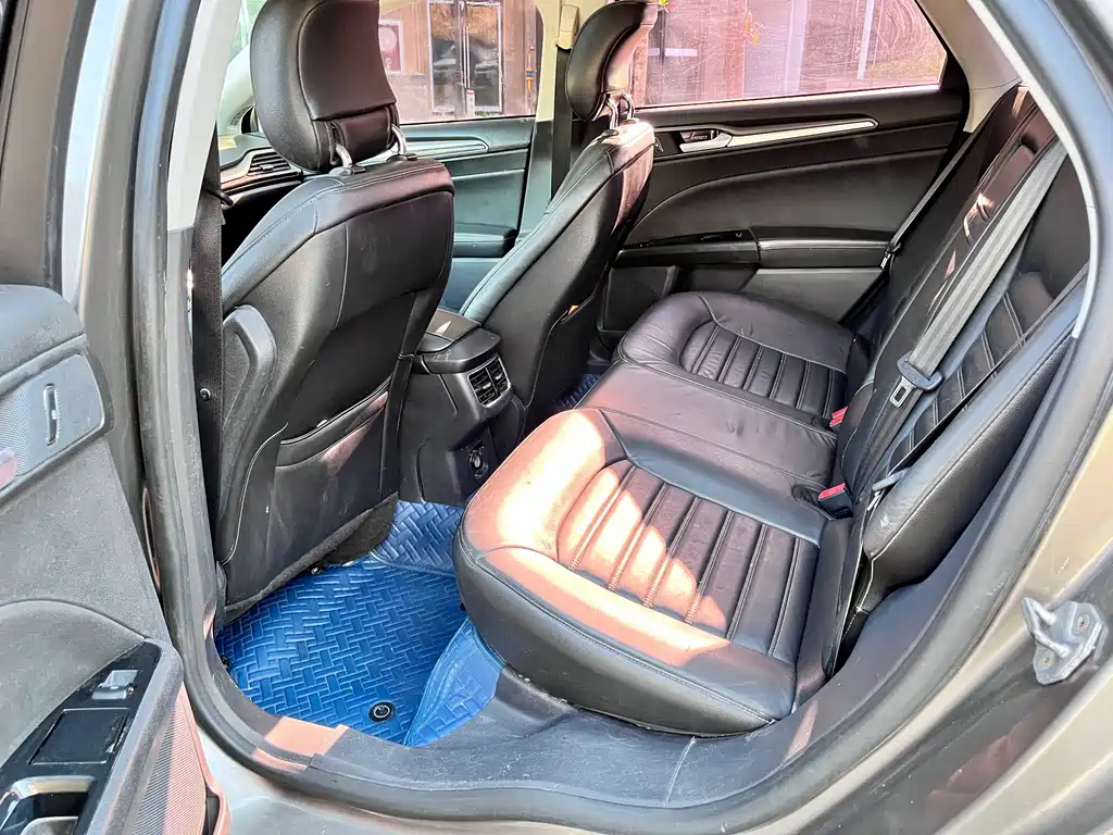 Ford Mondeo — миниатюра 11