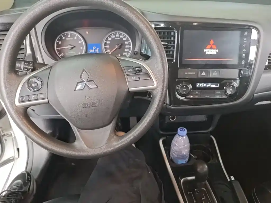 Mitsubishi Outlander — миниатюра 10