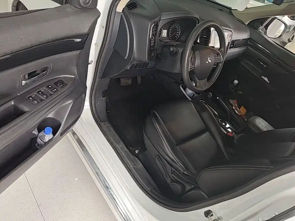 Mitsubishi Outlander — миниатюра 16
