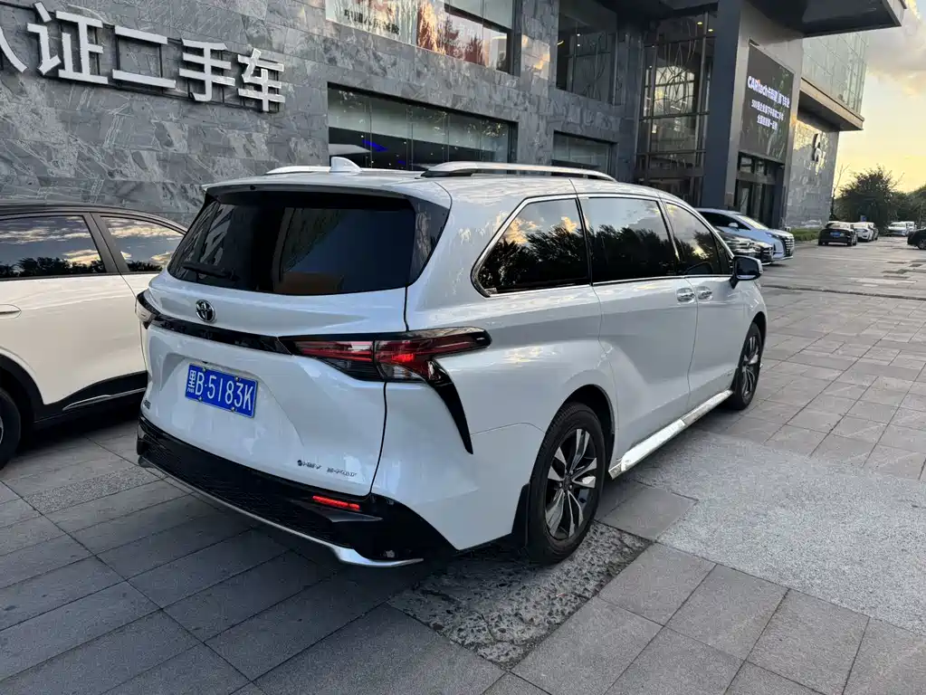 Toyota Granvia — миниатюра 8