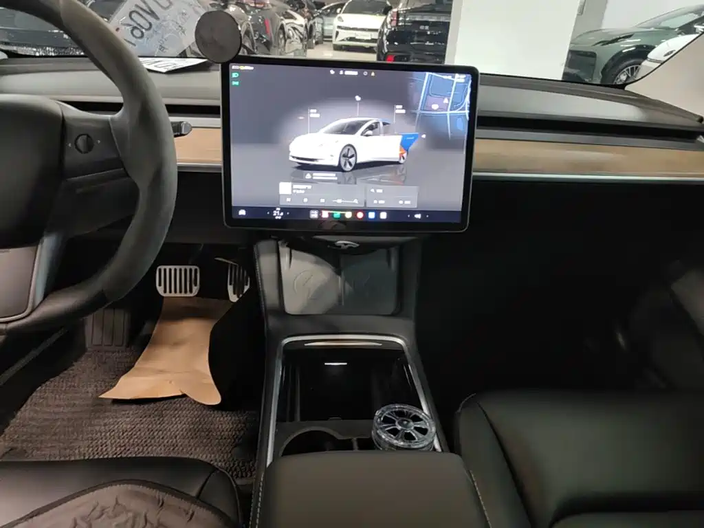 Tesla Model 3 — миниатюра 13