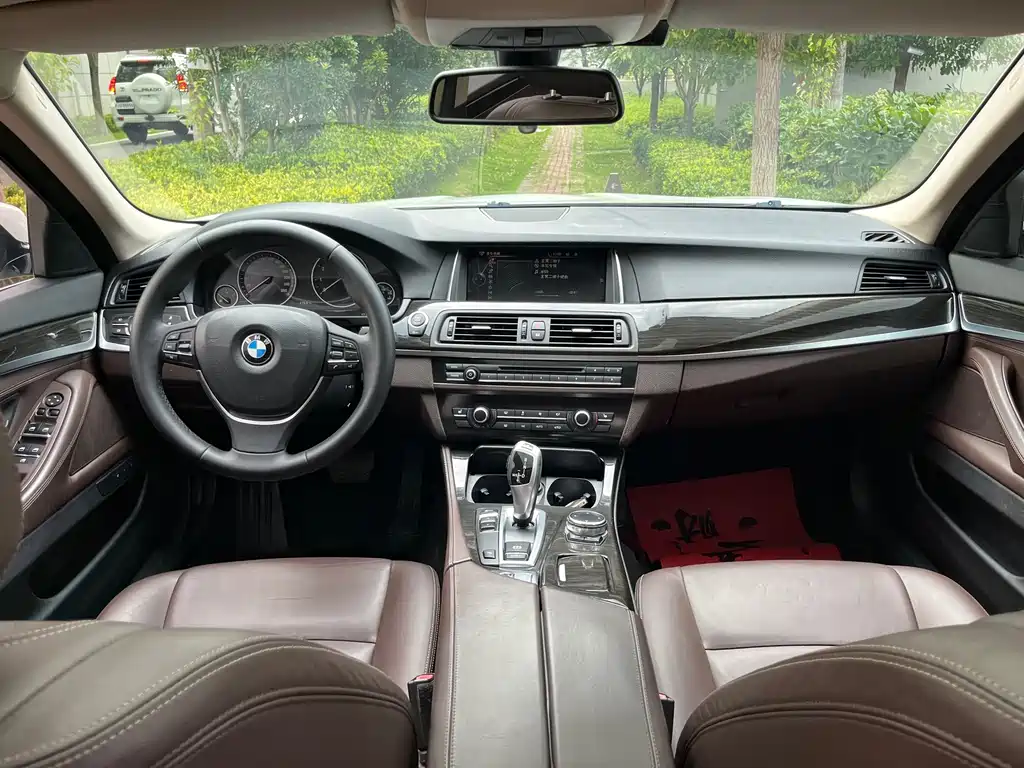 BMW 5 Series — миниатюра 6
