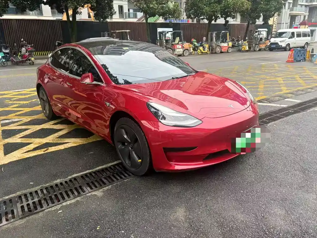 Tesla Model 3 — миниатюра 2