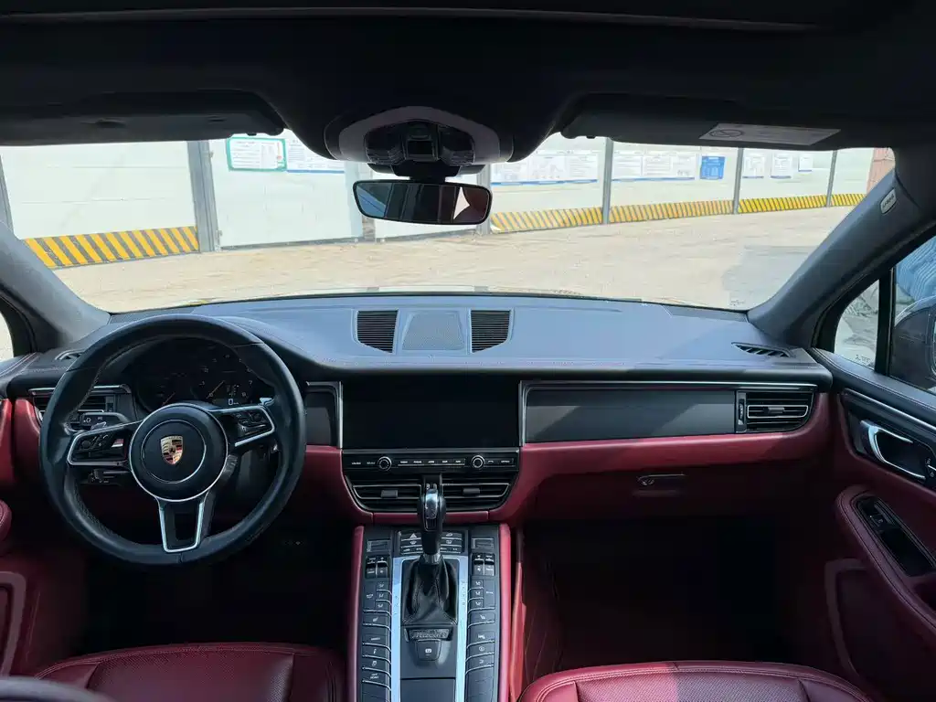 Porsche Macan — миниатюра 5