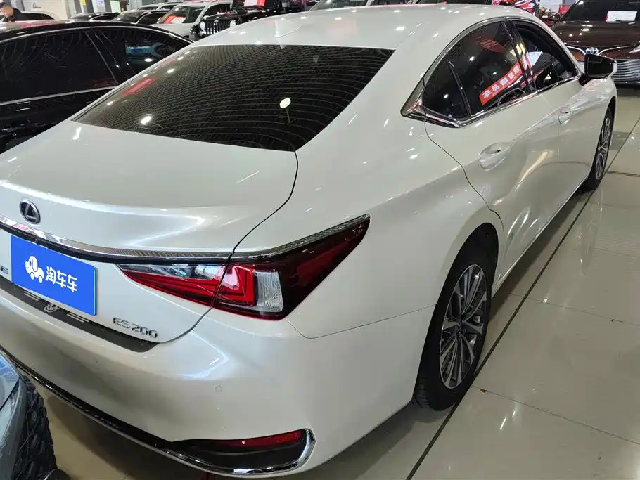 LEXUS ES
