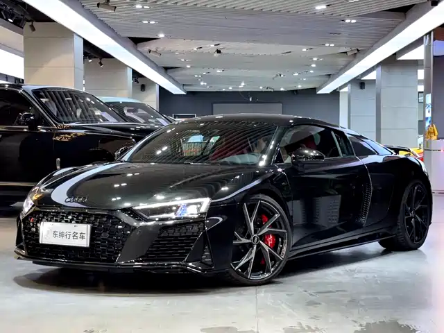 AUDI R8
