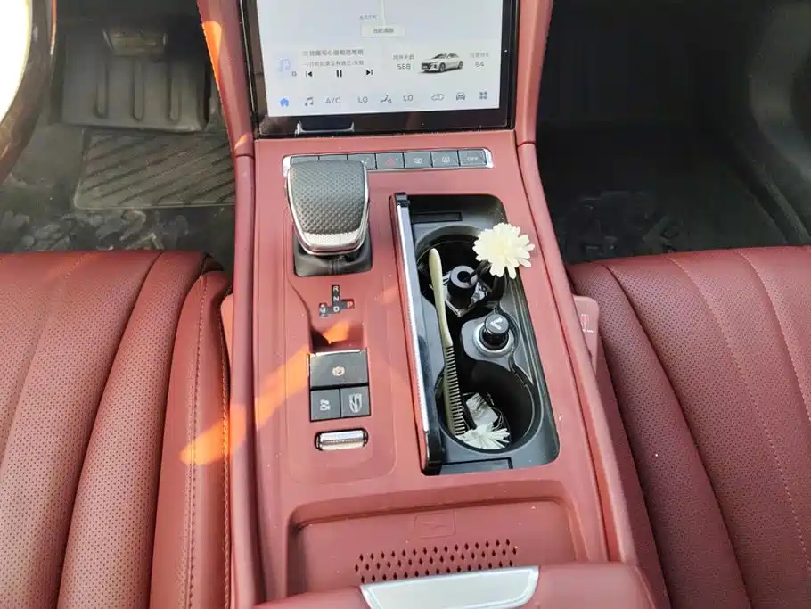 Hongqi Hongqi H5 — миниатюра 16