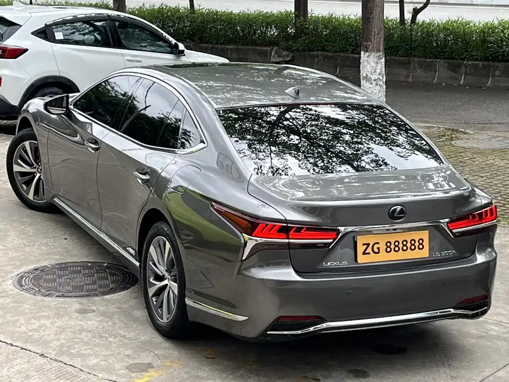 Lexus LS — миниатюра 7
