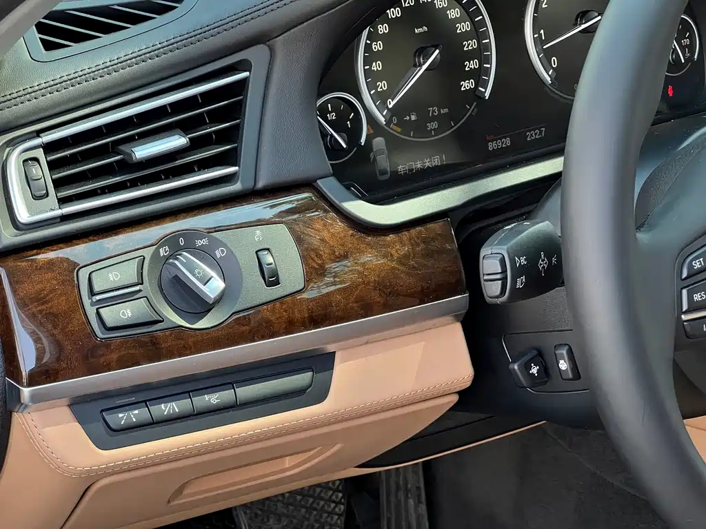 BMW 7 Series — миниатюра 26
