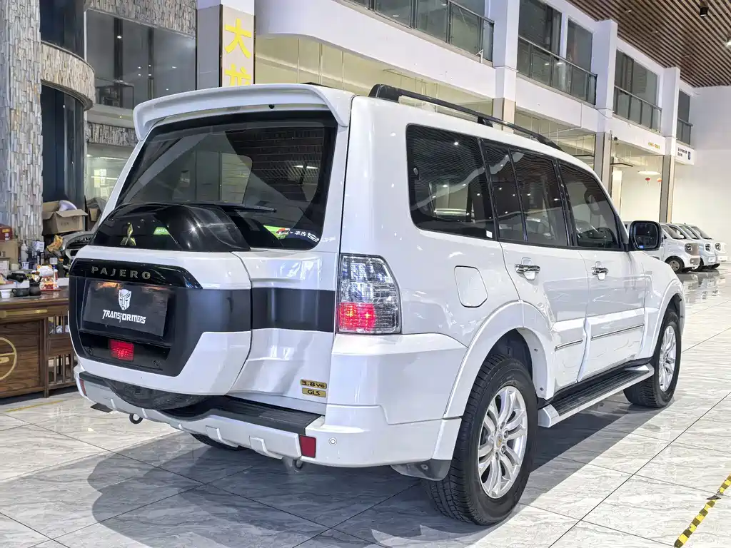 Mitsubishi Pajero (Import) — миниатюра 6