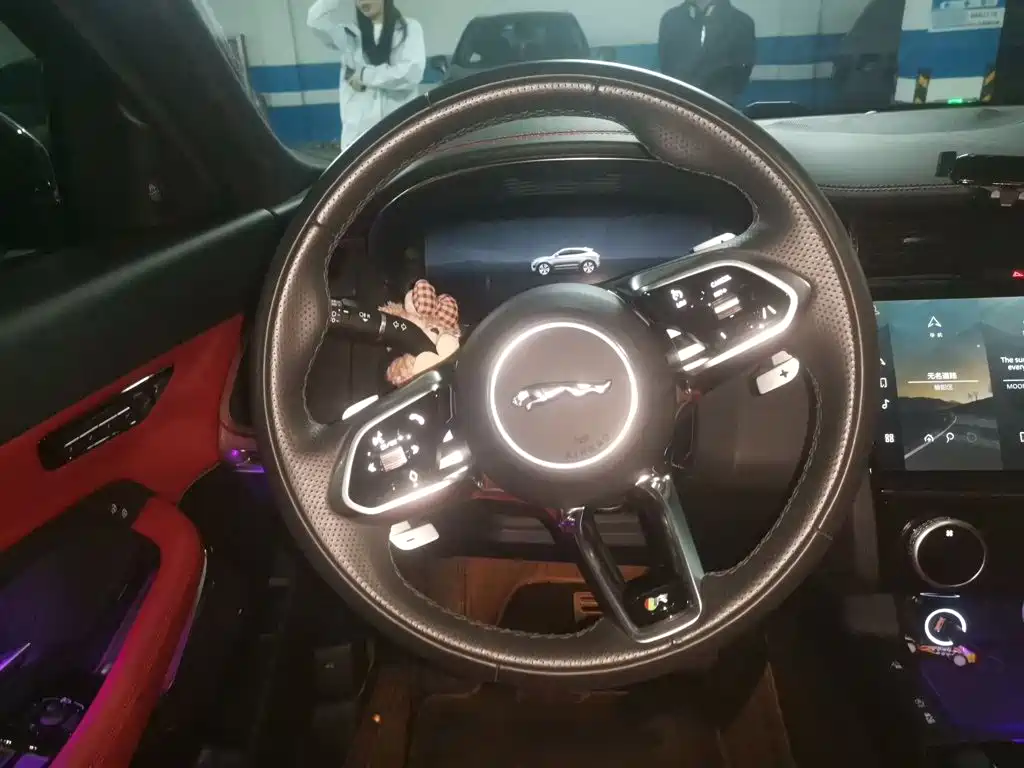 Jaguar E-PACE — миниатюра 6