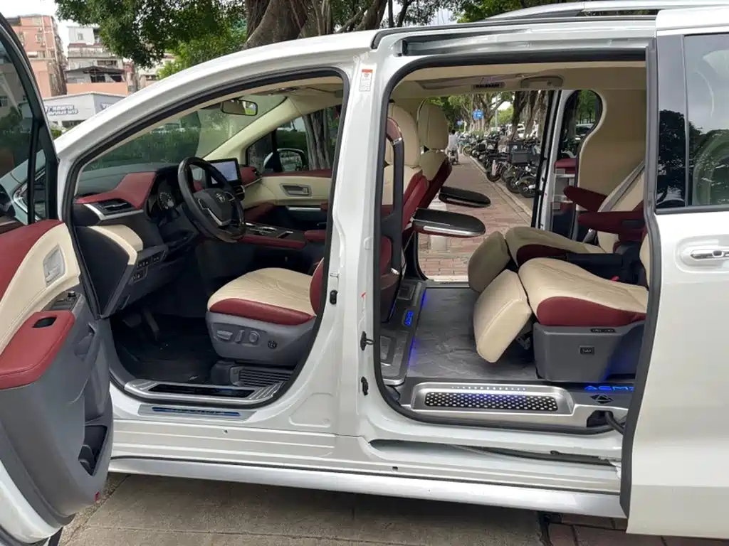 Toyota Granvia — миниатюра 23