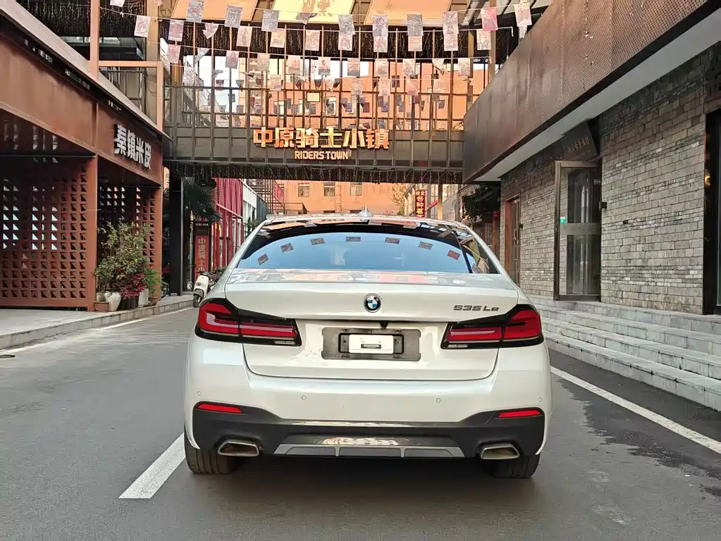BMW 5 Series New Energy — миниатюра 12