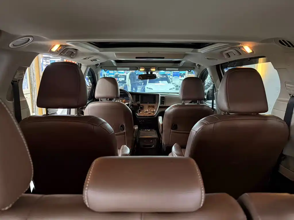Toyota Sienna — миниатюра 7