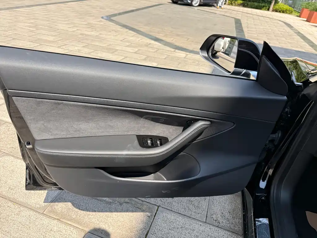 Tesla Model 3 — миниатюра 18
