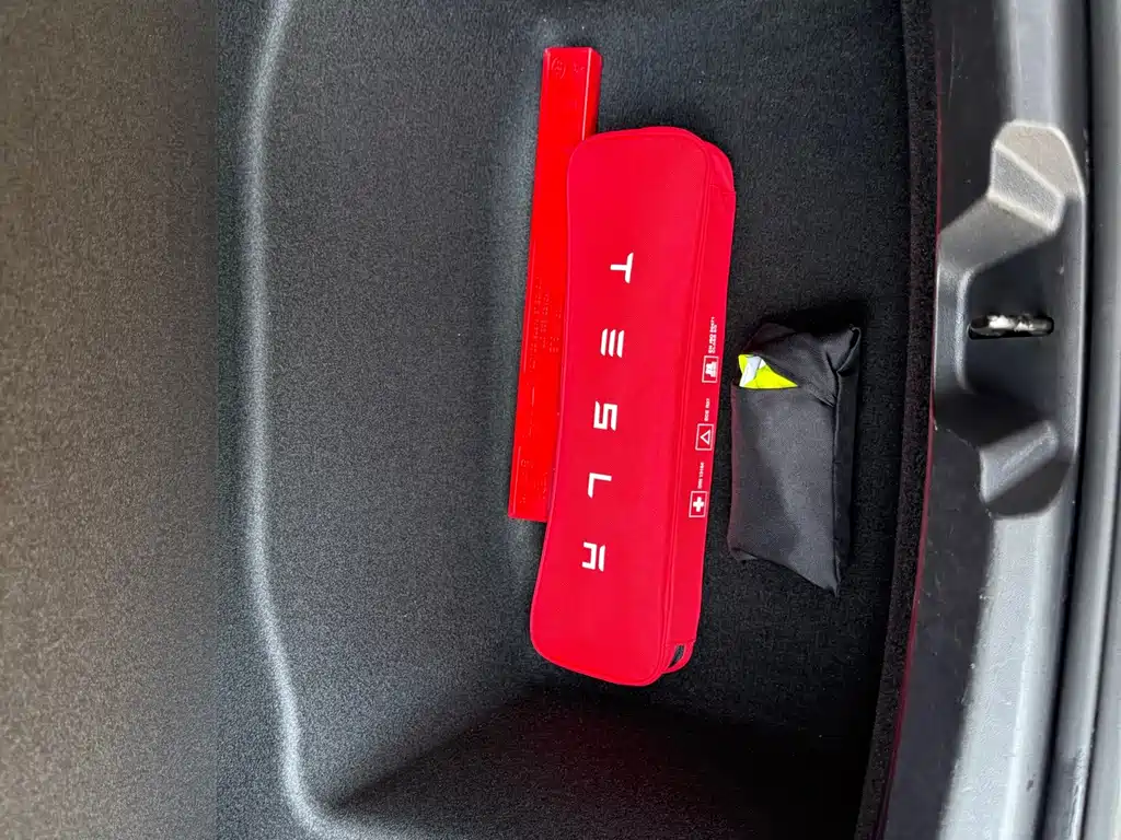 Tesla Model 3 — миниатюра 39
