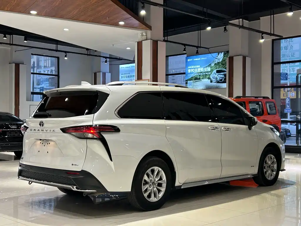 Toyota Granvia — миниатюра 28