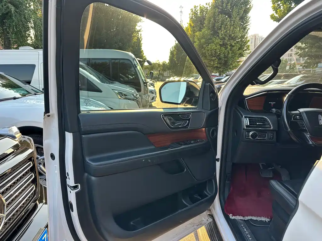 Lincoln Navigator — миниатюра 8