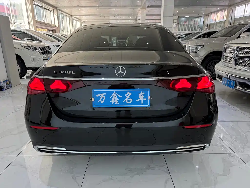 Mercedes-Benz E-Class — миниатюра 18