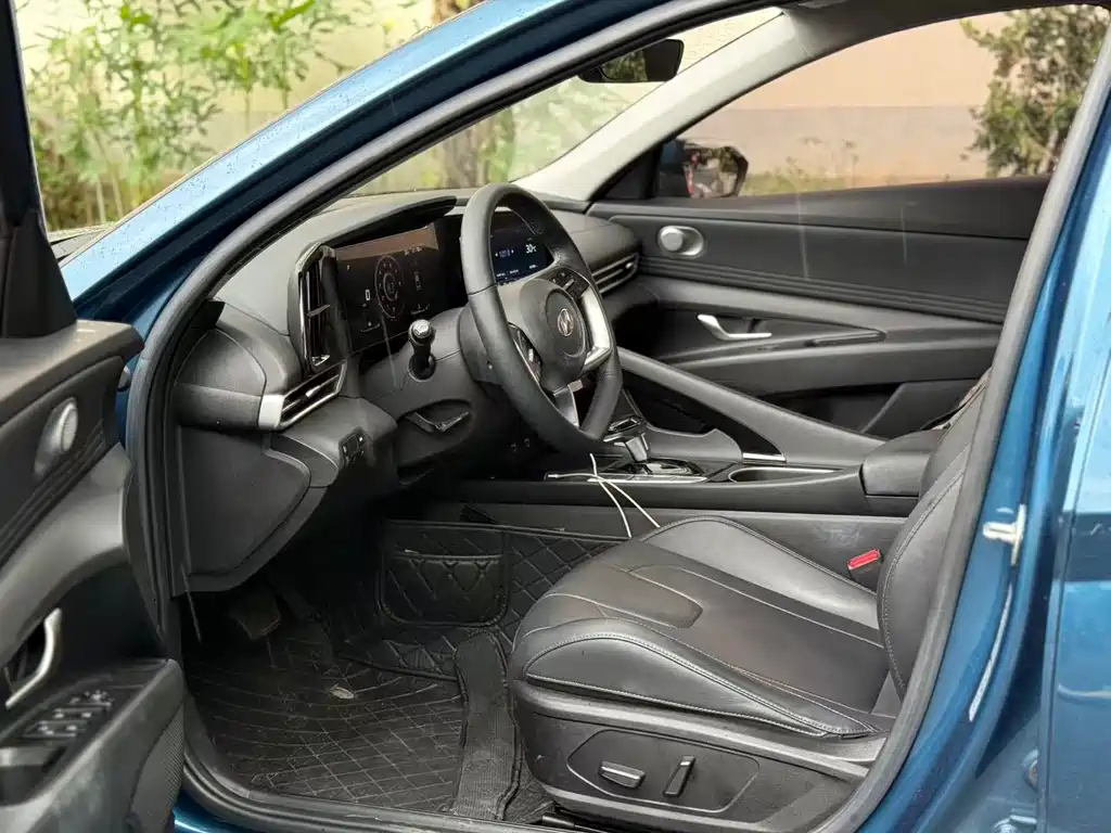 Hyundai Elantra — миниатюра 7