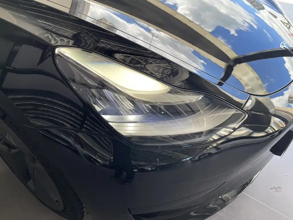 Tesla Model 3 — миниатюра 18
