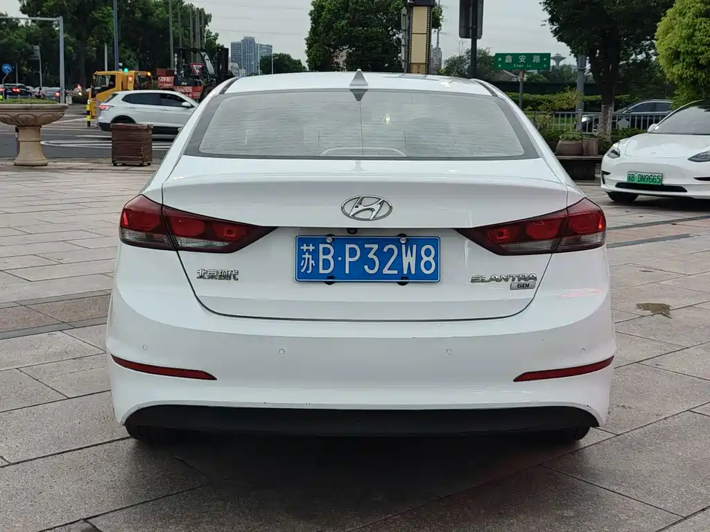 Hyundai Elantra — миниатюра 5