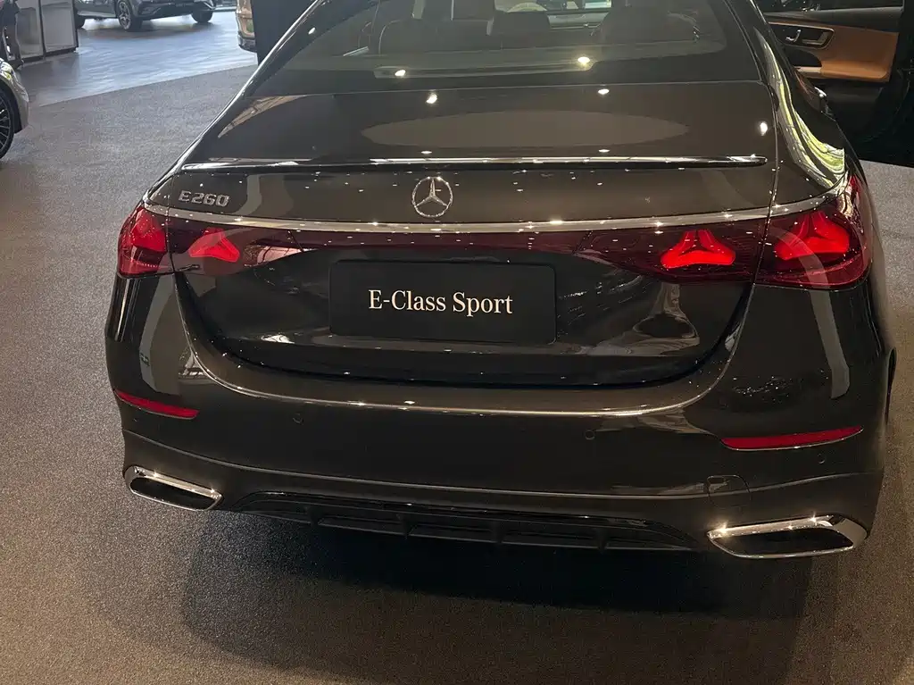 Mercedes-Benz E-Class (Import) — миниатюра 14