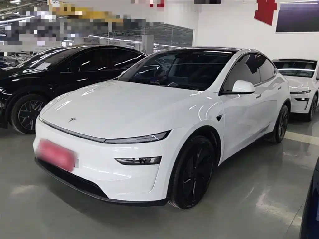 Tesla Model Y 2025