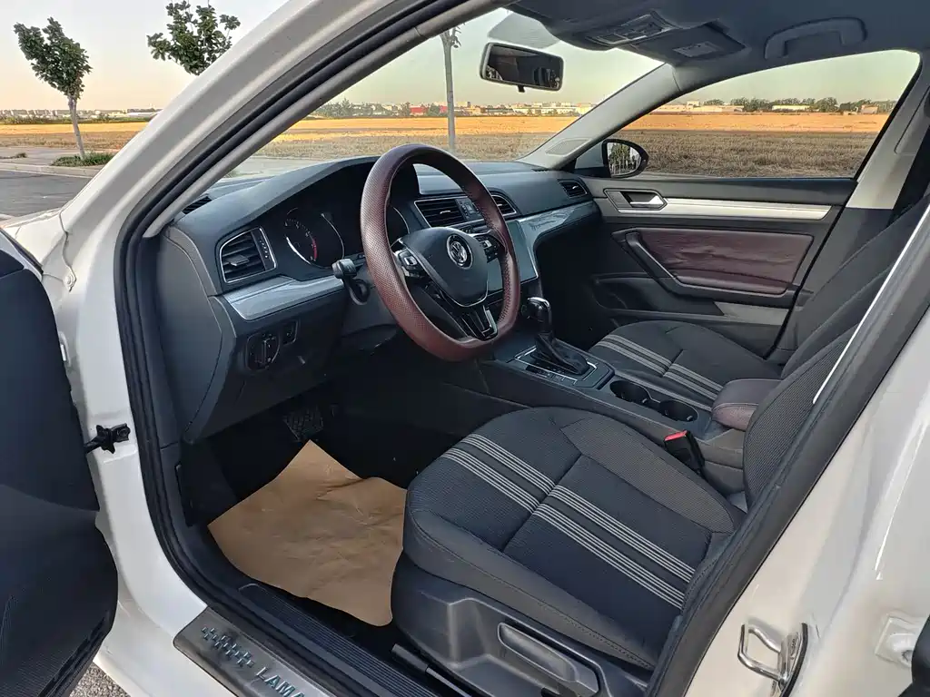 Volkswagen Lamando 2017 230TSI DSG