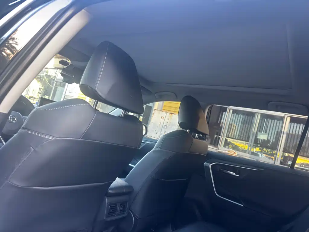 Toyota RAV4 2022 2.5L E-CVT Elite Plus