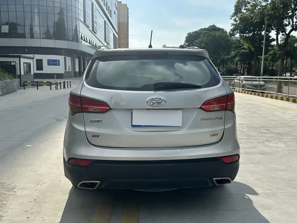 Hyundai Santa Fe 2013 2.4L AT Luxury