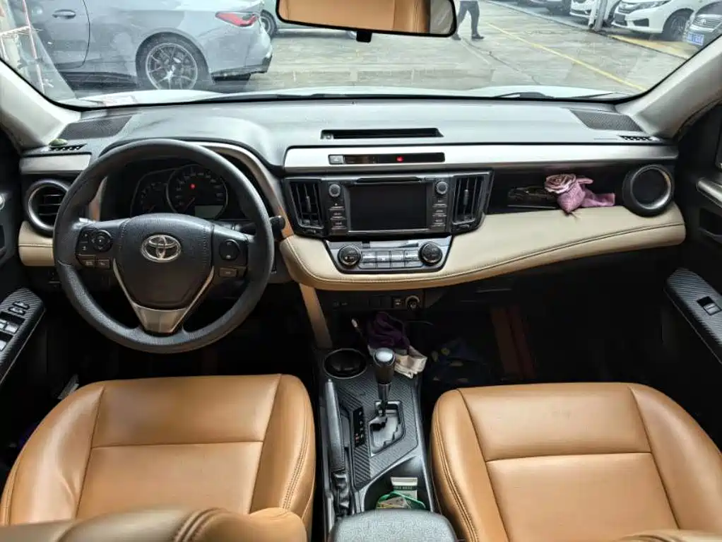 Toyota RAV4 — миниатюра 7
