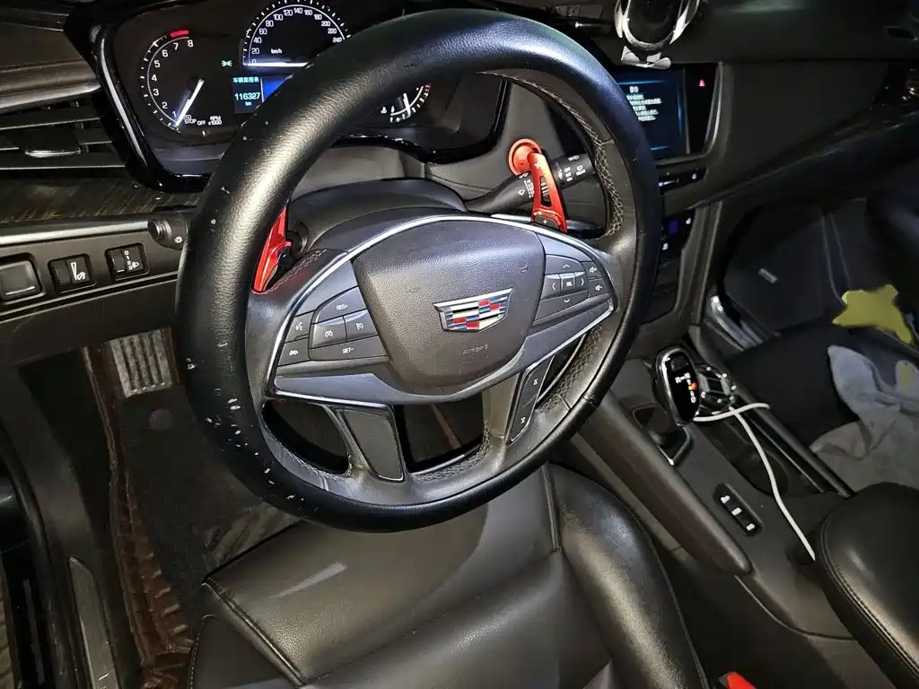 Cadillac XT5 — миниатюра 3