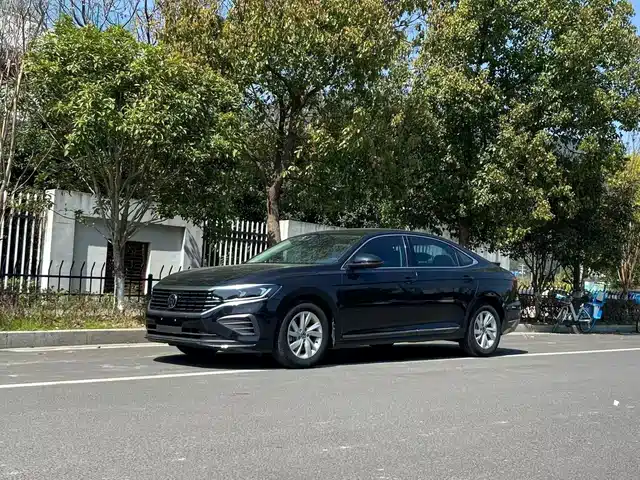 VOLKSWAGEN PASSAT 2024