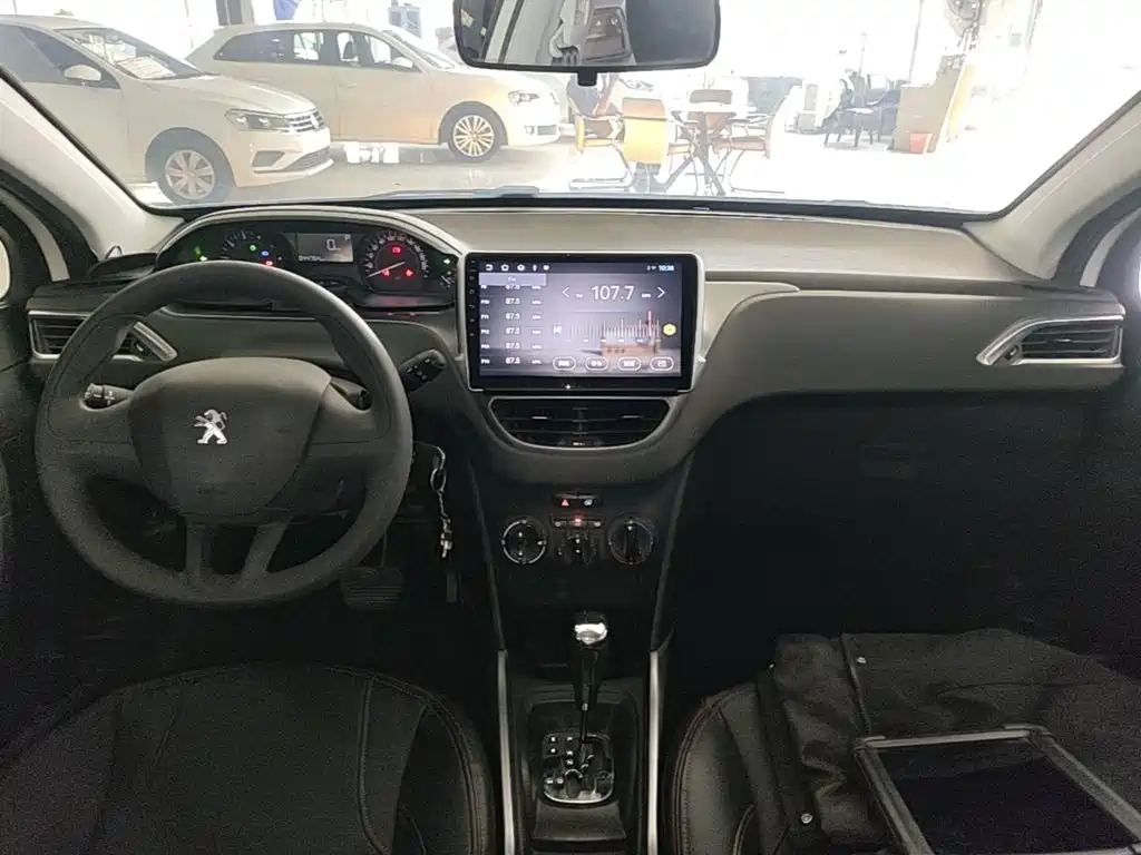 Peugeot 2008 — миниатюра 10