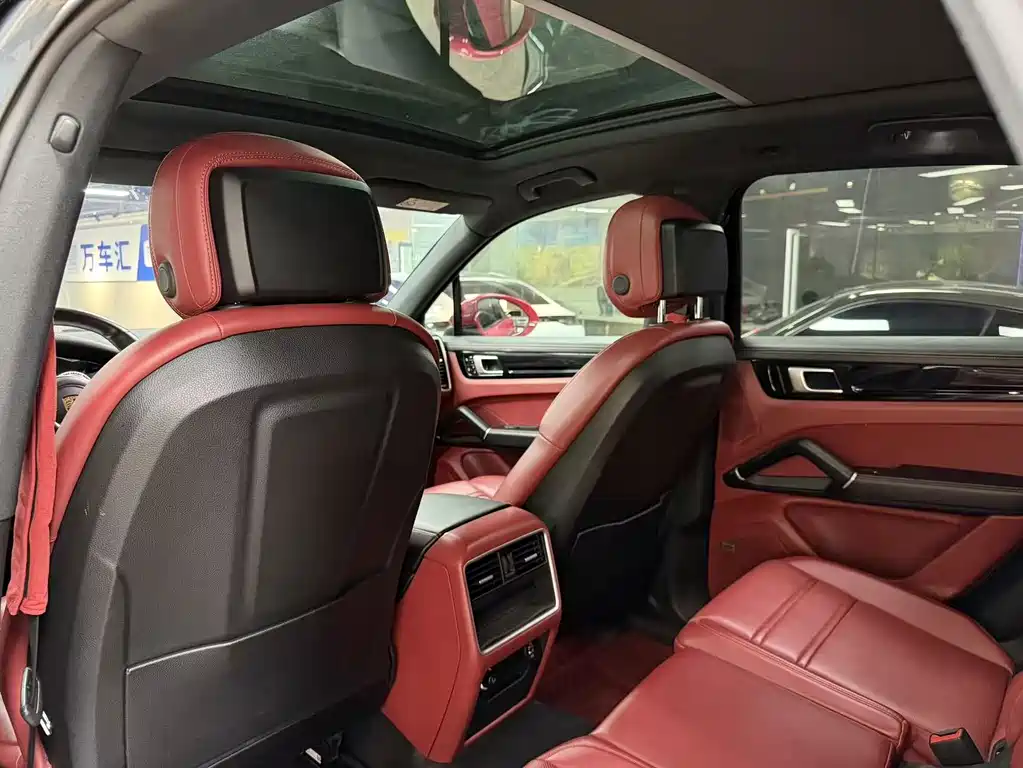 Porsche Cayenne — миниатюра 5