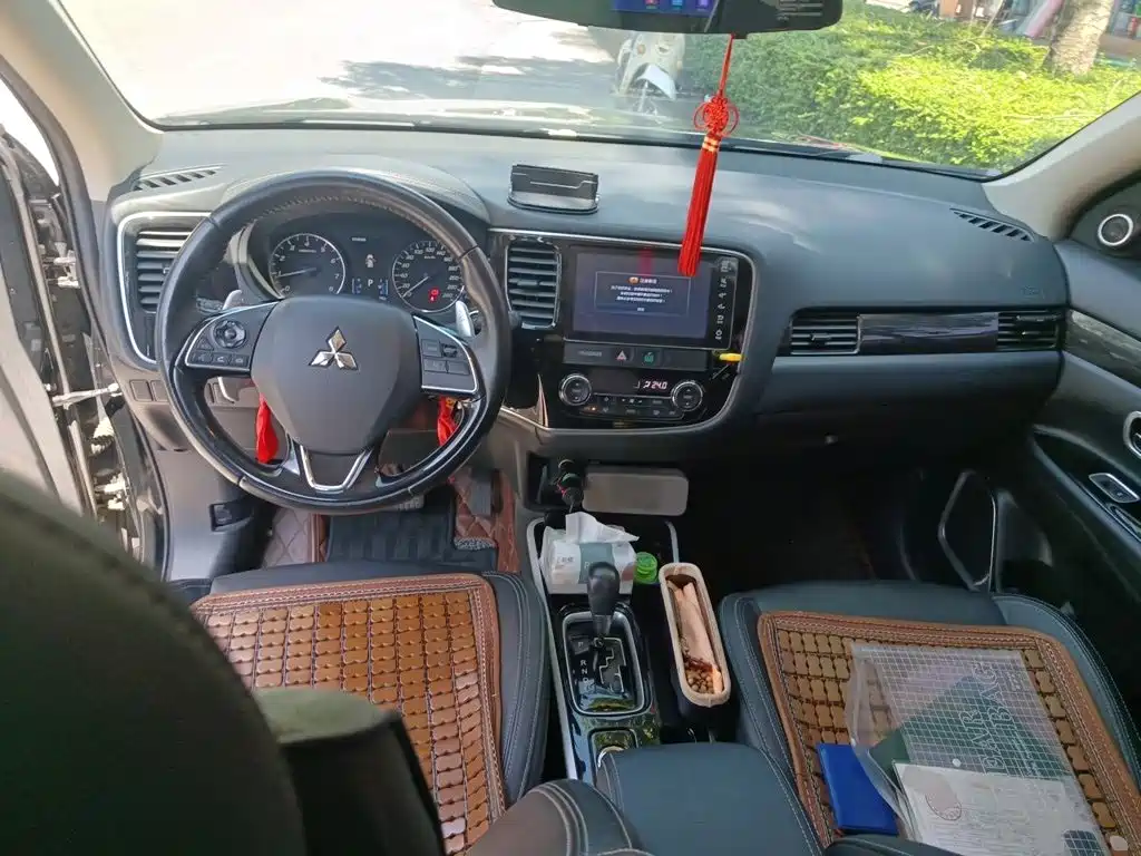 Mitsubishi Outlander — миниатюра 10