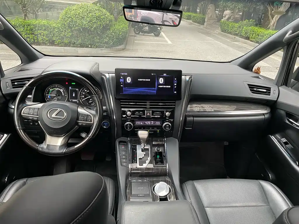 Lexus LM — миниатюра 4