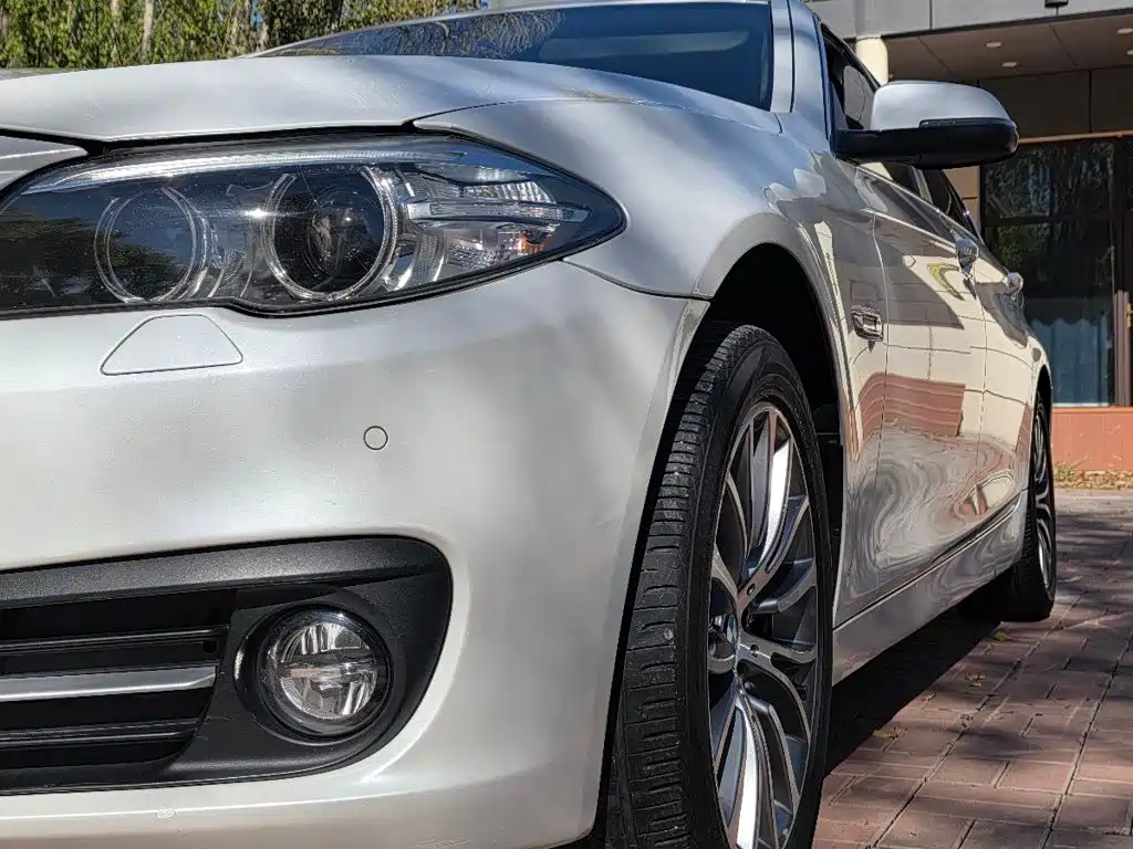BMW 5 Series — миниатюра 8